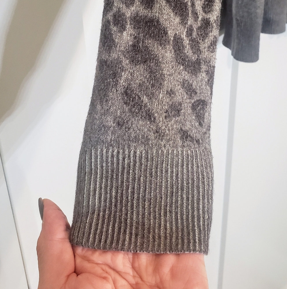 Cato Animal Print Leopard Sweater Pullover Black Gray Size Large Round Neck - Picture 6 of 10
